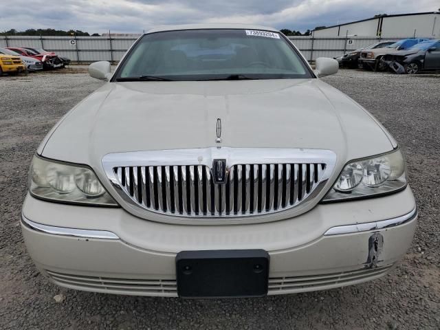 2005 Lincoln Town Car Signature Limited