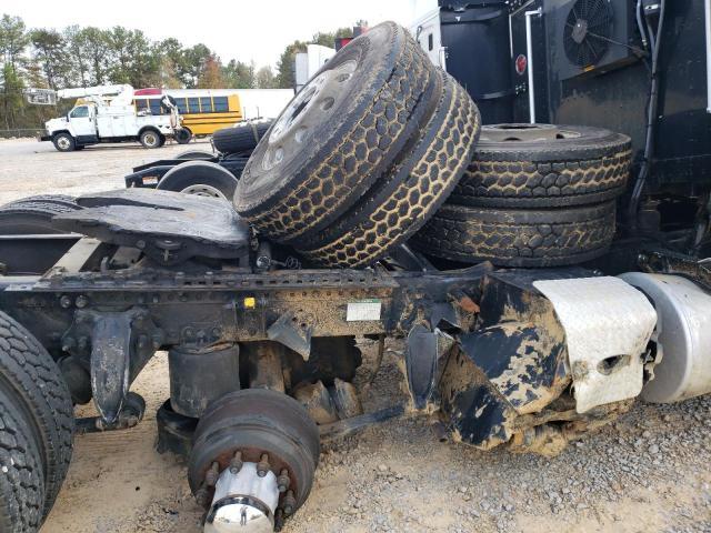 2000 Freightliner Conventional FLD120
