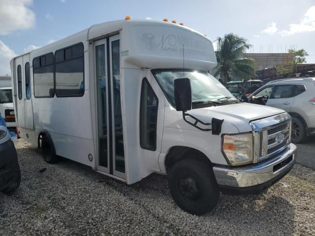 2011 Ford Econoline E350 Super Duty Cutaway Van