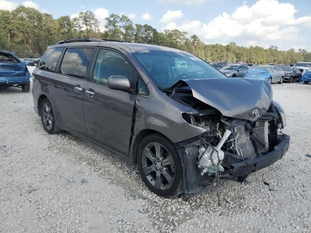 2015 Toyota Sienna Sport