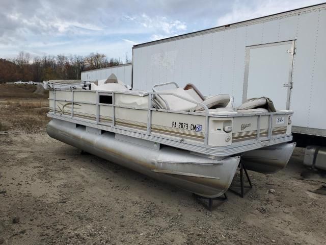 2002 Crestliner Boat