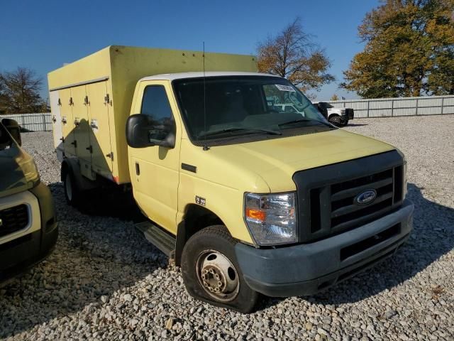 2018 Ford Econoline E450 Super Duty Cutaway Van