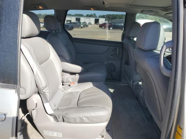 2005 Toyota Sienna XLE