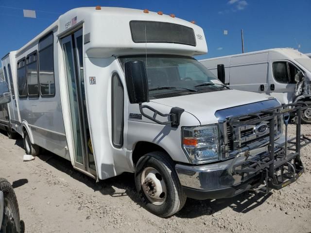 2016 Ford Econoline E450 Super Duty Cutaway Van