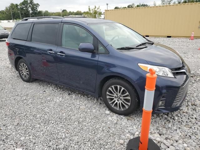 2018 Toyota Sienna XLE