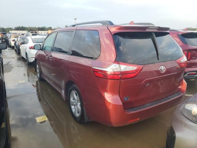 2019 Toyota Sienna LE