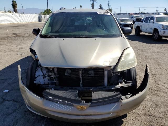 2004 Toyota Sienna CE