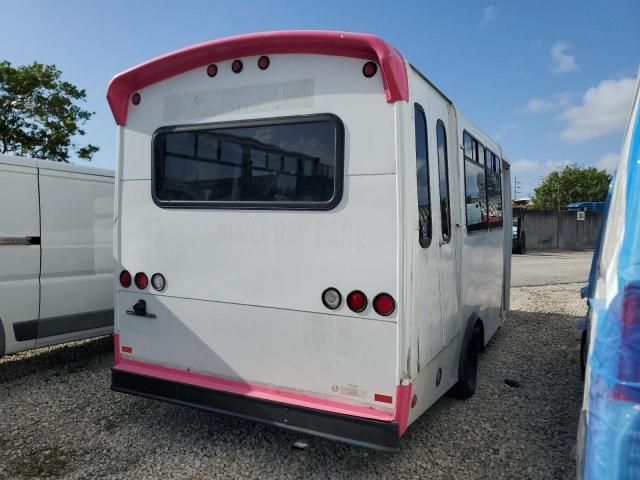 2011 Ford Econoline E350 Super Duty Cutaway Van