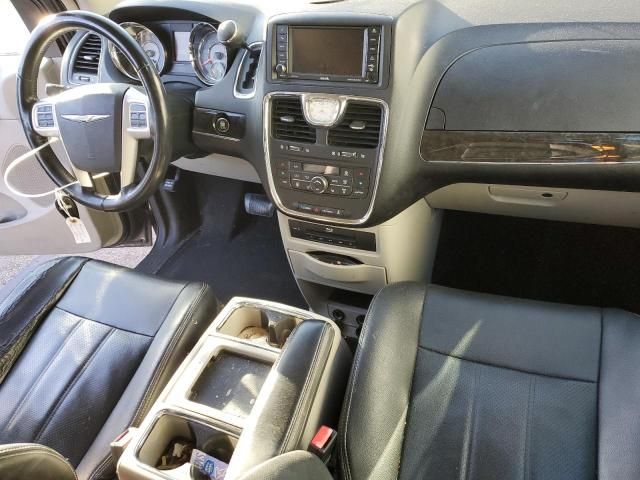 2014 Chrysler Town & Country Touring L