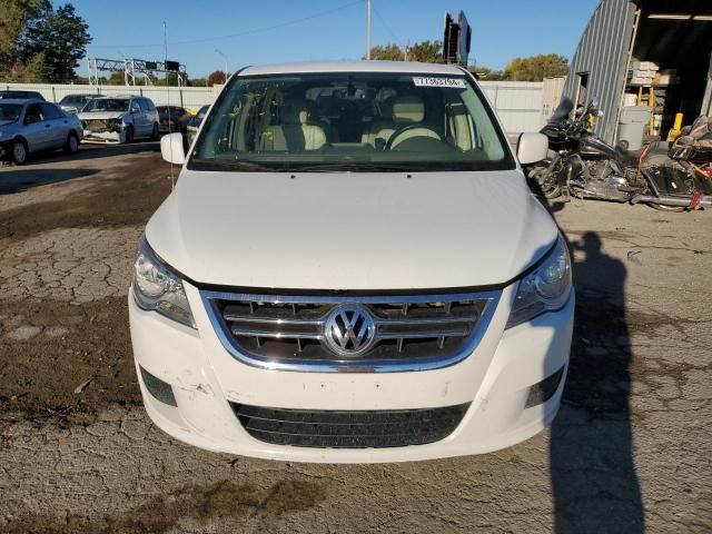 2010 Volkswagen Routan SE