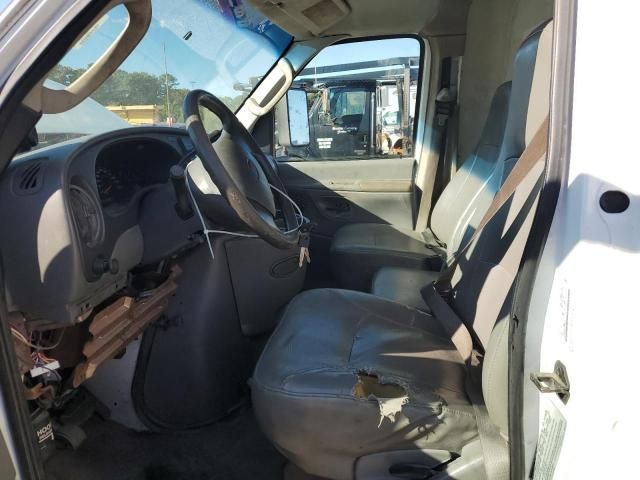 2006 Ford Econoline E450 Super Duty Cutaway Van