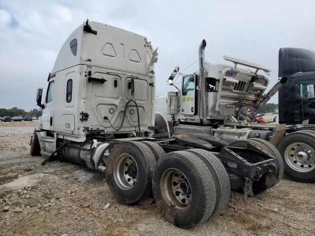 2020 Freightliner Cascadia 126