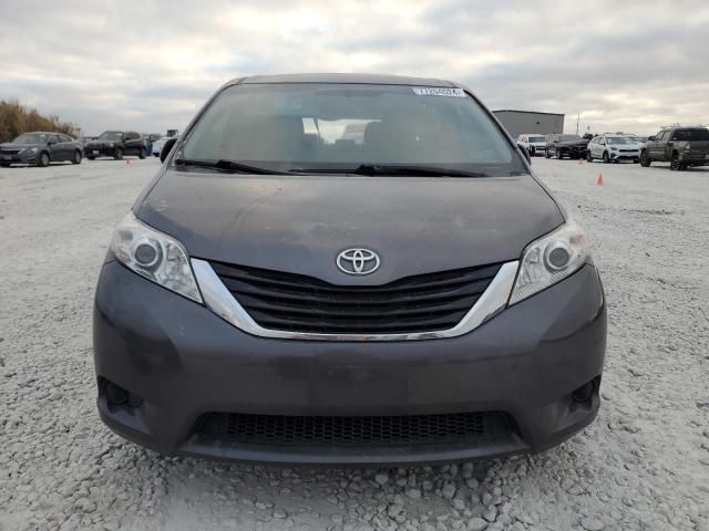 2016 Toyota Sienna LE