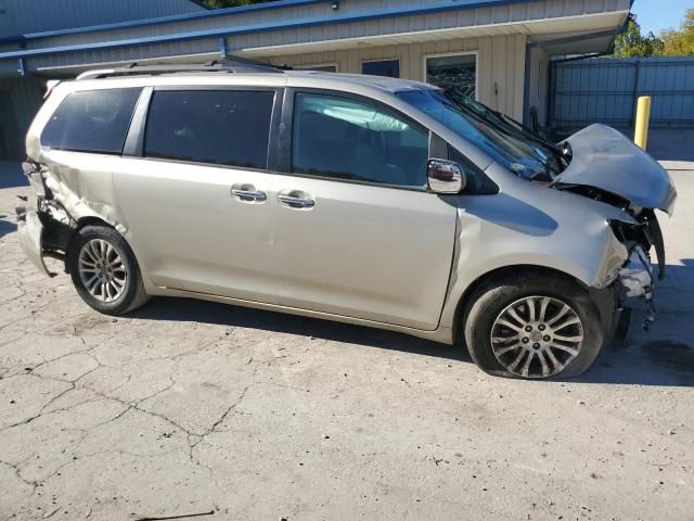 2017 Toyota Sienna XLE