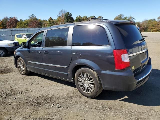 2014 Chrysler Town & Country Touring L