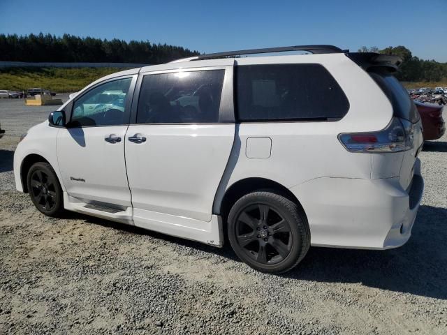 2020 Toyota Sienna SE