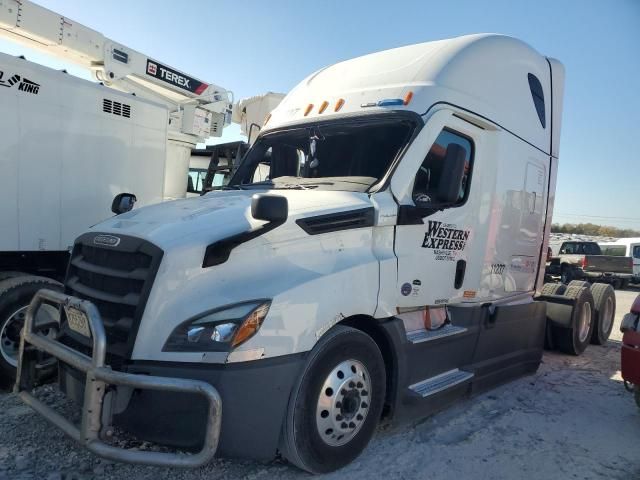 2021 Freightliner Cascadia 126