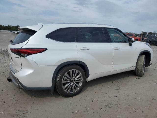 2022 Toyota Highlander Hybrid Platinum