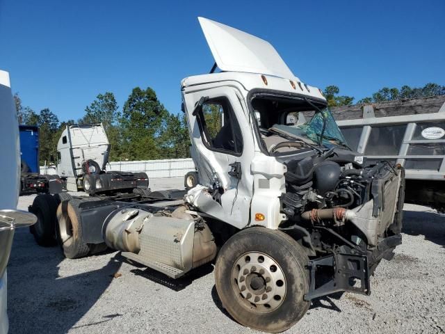 2016 Freightliner Cascadia 113