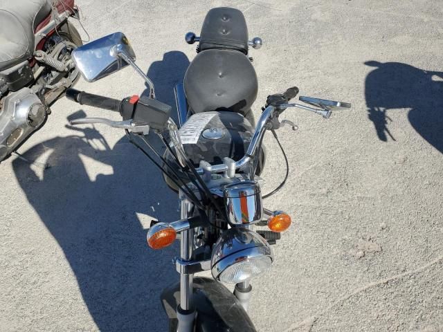 2004 Suzuki GZ250