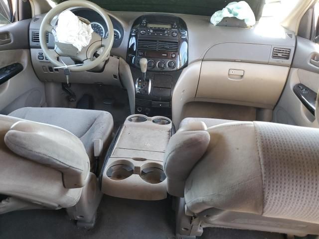 2004 Toyota Sienna CE