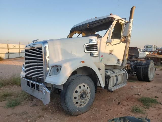 2020 Freightliner 122SD