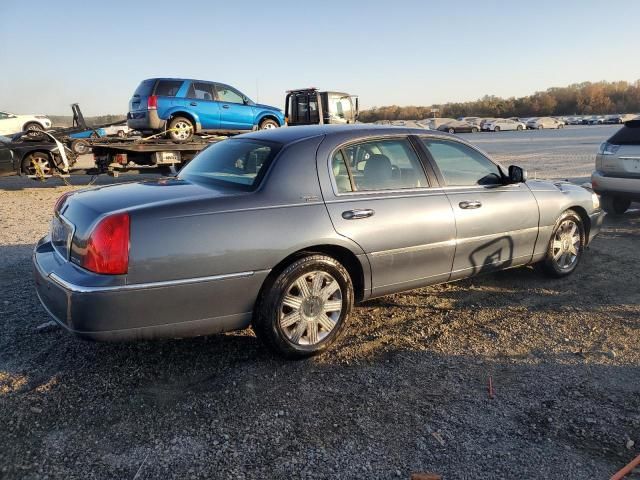 2005 Lincoln Town Car Signature Limited