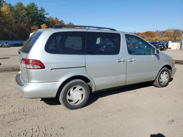 2003 Toyota Sienna LE