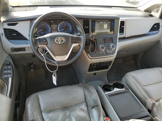 2016 Toyota Sienna XLE