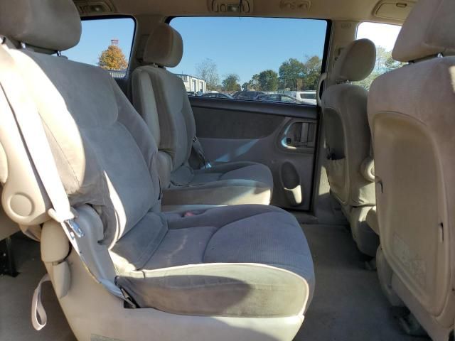 2004 Toyota Sienna CE