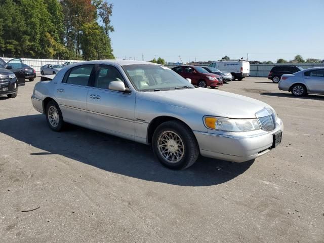 1999 Lincoln Town Car Signature