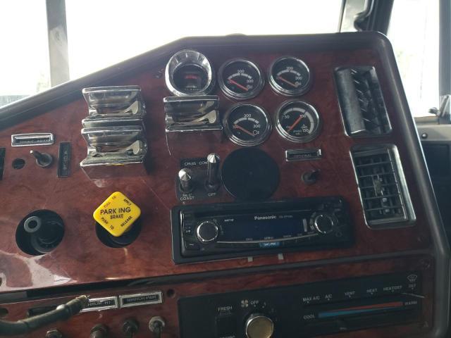 2000 Freightliner Conventional FLD120
