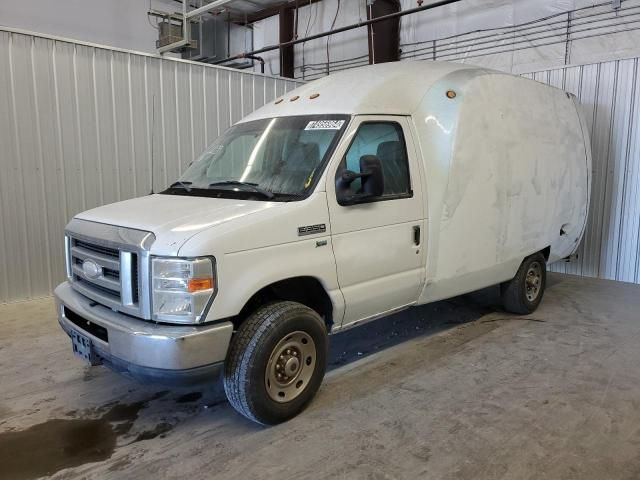 2014 Ford Econoline E350 Super Duty Cutaway Van