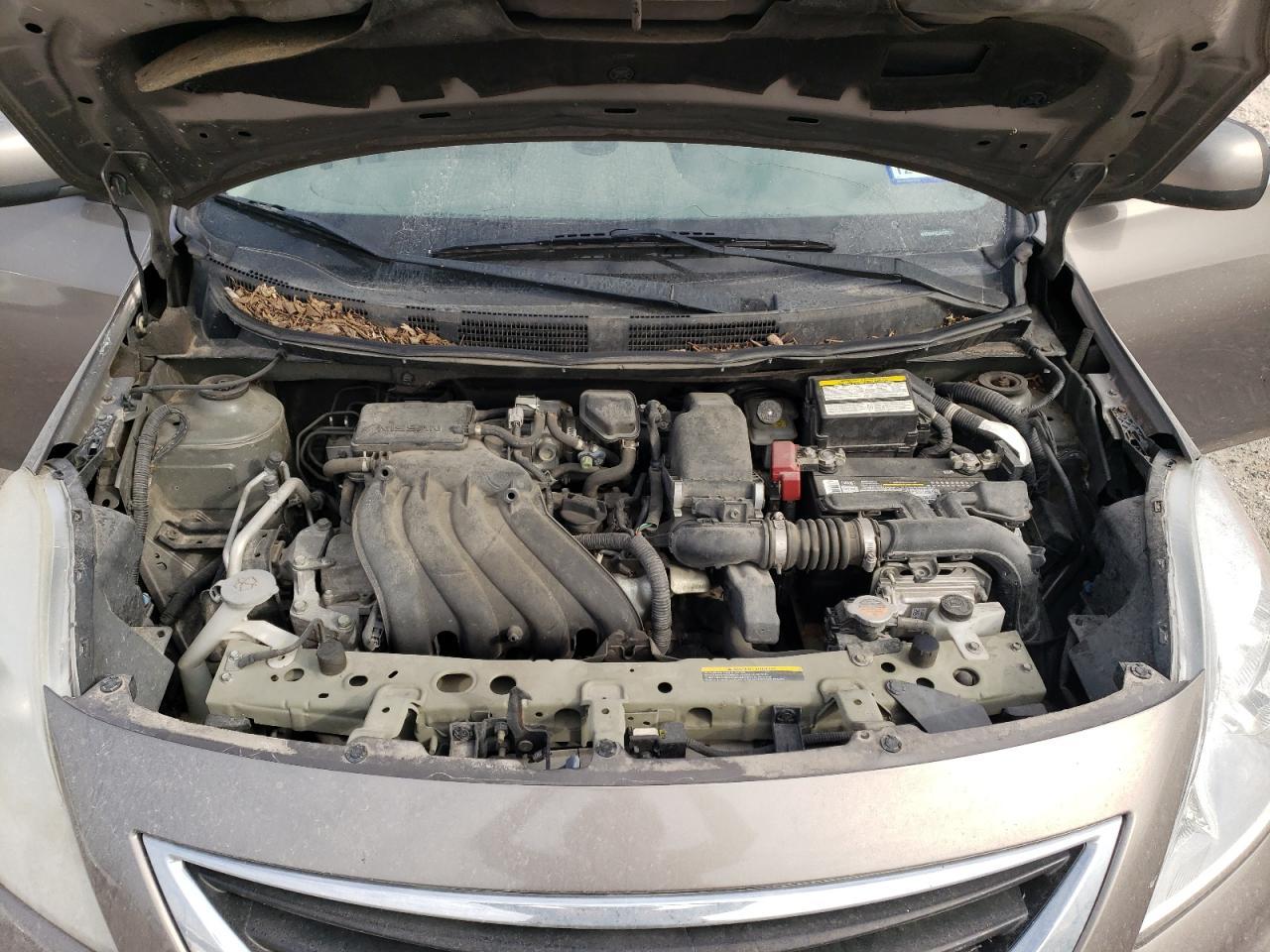2014 Niss Versa s