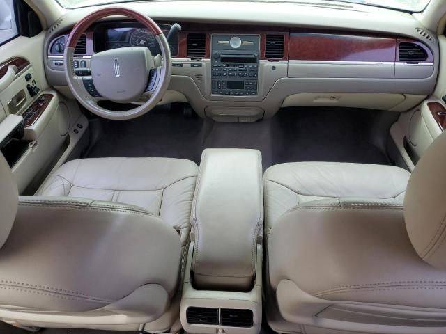 2005 Lincoln Town Car Signature Limited