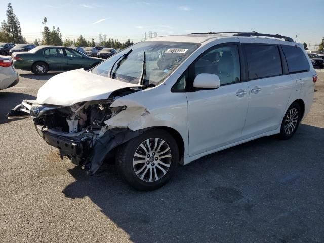 2018 Toyota Sienna XLE