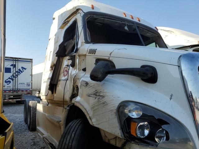 2016 Freightliner Cascadia 113