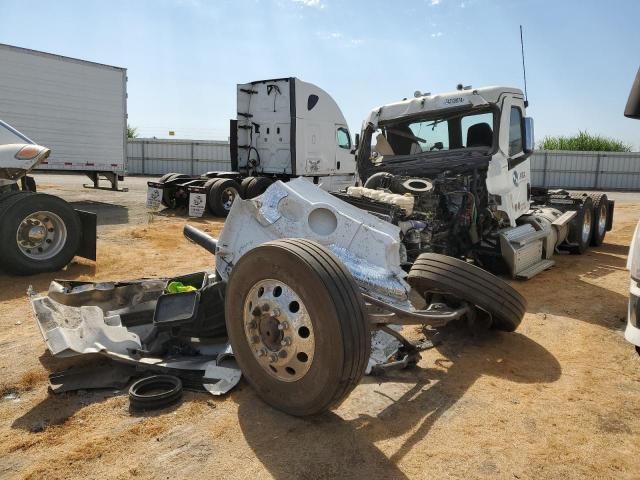 2025 Freightliner Cascadia 126
