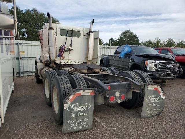 2004 Freightliner Conventional Columbia