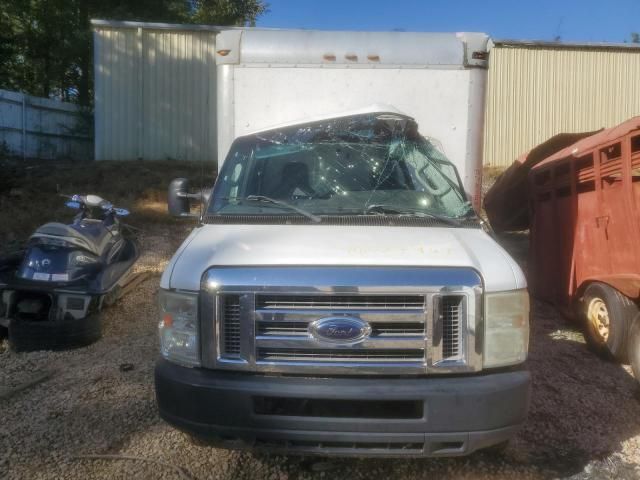 2012 Ford Econoline E350 Super Duty Cutaway Van