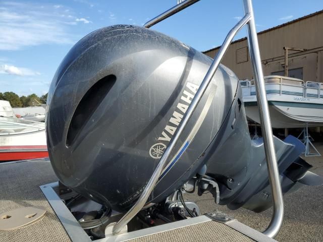 2019 Bennington Marine Pontoon