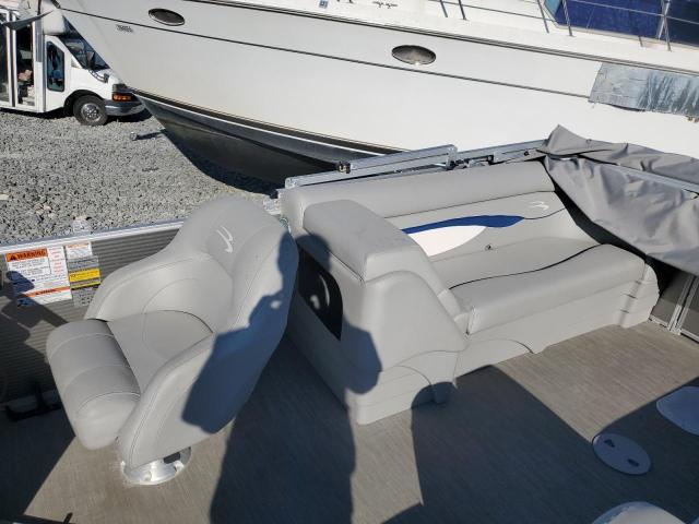 2022 Bennington Marine Boat With Trailer
