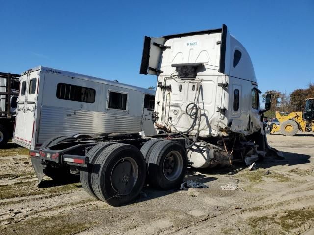 2018 Freightliner Cascadia 126