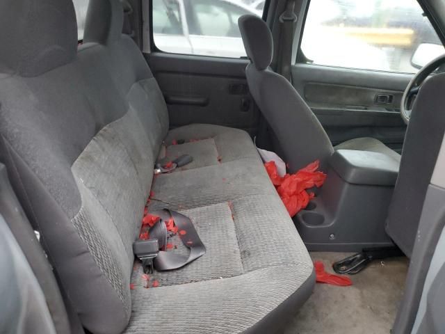 2000 Nissan Frontier Crew Cab XE