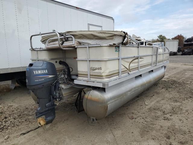 2002 Crestliner Boat