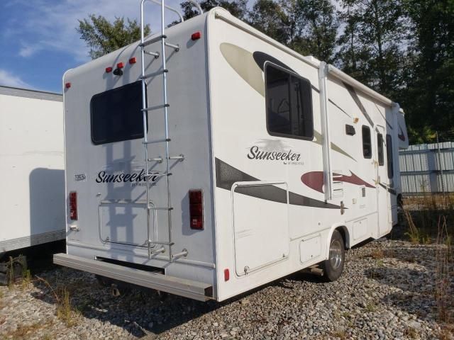 2011 Ford Econoline E450 Super Duty Cutaway Van