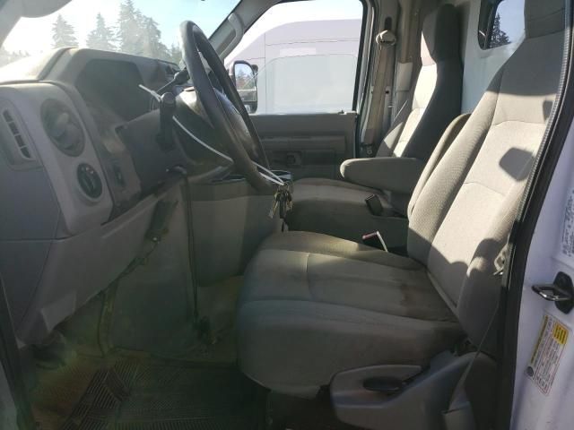 2011 Ford Econoline E350 Super Duty Cutaway Van