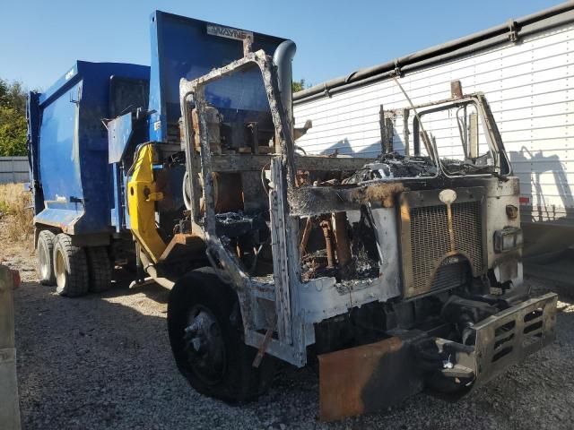 2011 Peterbilt 320