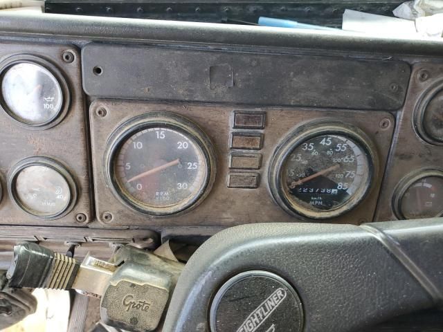 1996 Freightliner Conventional FLD120