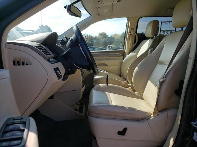 2010 Volkswagen Routan SE